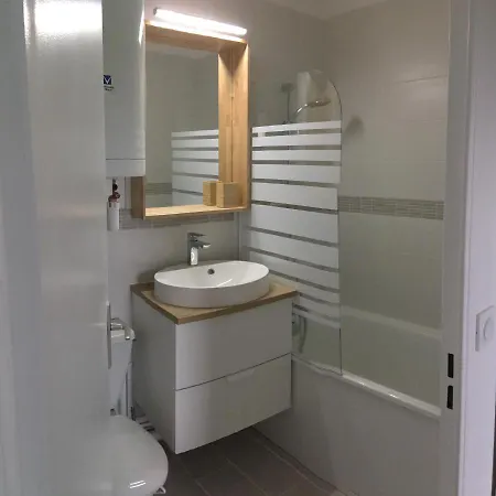 公寓 Rez De Jardin En Acces Direct *